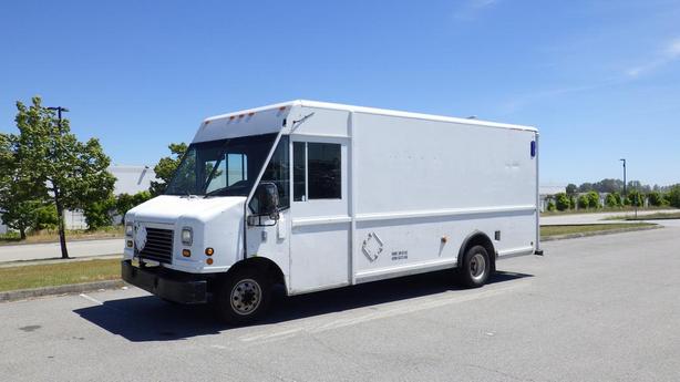 2006 Ford Econoline E-450 Cargo Step Van With Shelving image 5