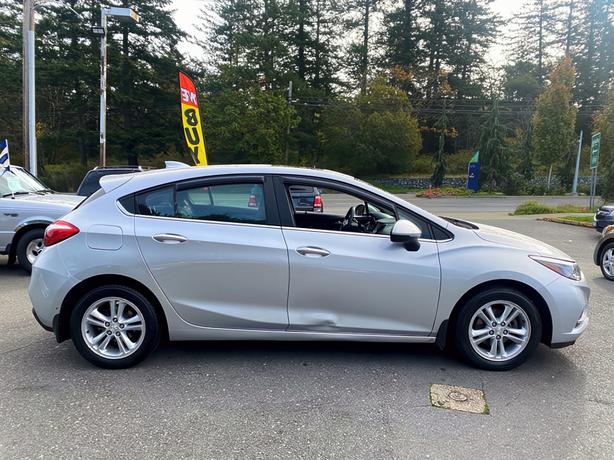 2018 Chevrolet  Cruze LT 6 Speed Wagon image 4