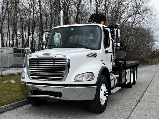 2006 Freightliner M2 112 15 foot Flat Deck With Hiab Crane Diesel image 4
