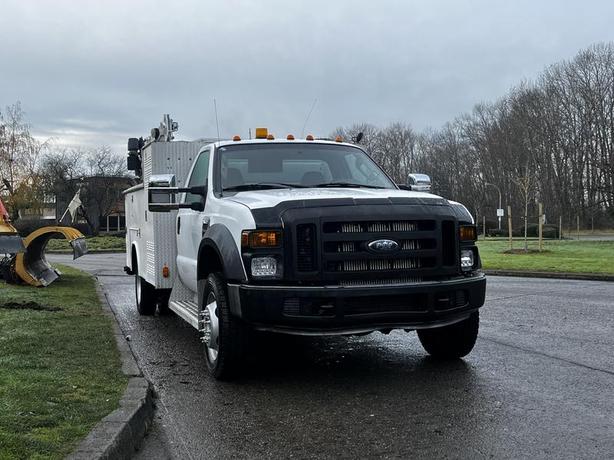 2009 Ford F-550 Service Truck With Crane  2WD Diesel image 2