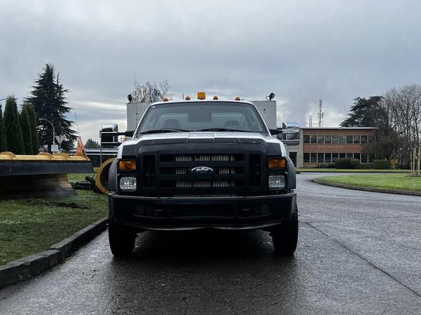 2009 Ford F-550 Service Truck With Crane  2WD Diesel image 3