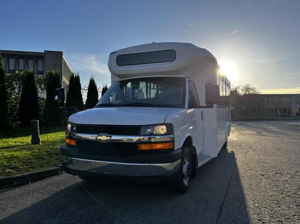 2017 Chevrolet Express G4500 22 Passenger with Wheelchair Ramp OFF ROAD USE ONLY image 4