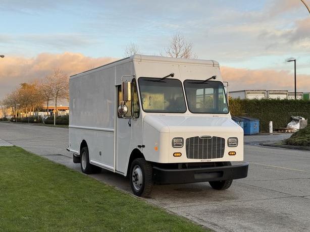 2017 Freightliner M Line MT45 Thermo King Reefer 14 Foot Step Van image 2