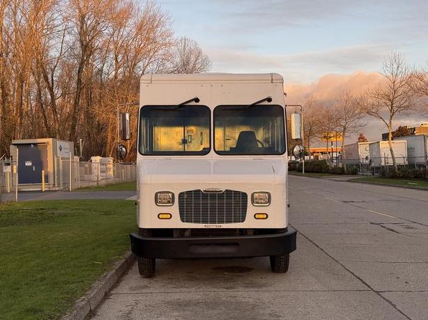 2017 Freightliner M Line MT45 Thermo King Reefer 14 Foot Step Van image 3