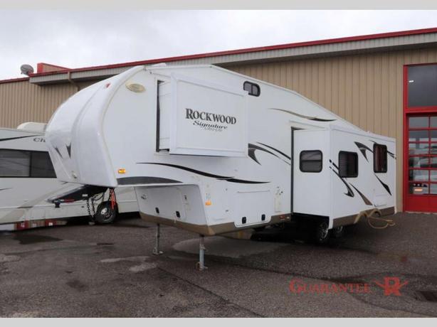 Used 2013 Forest River RV Rockwood Signature Ultra Lite 8281WS image 3
