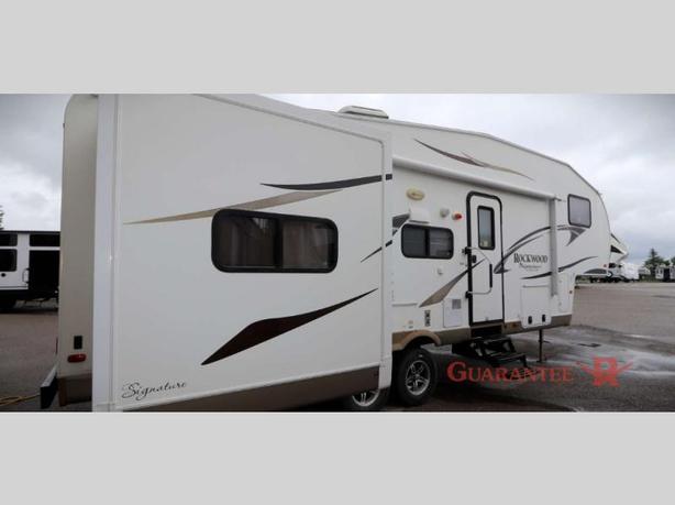Used 2013 Forest River RV Rockwood Signature Ultra Lite 8281WS image 6