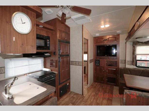 Used 2013 Forest River RV Rockwood Signature Ultra Lite 8281WS image 8