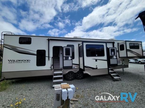 Used 2024 Forest River RV Wildwood Heritage Glen 378FL image 2