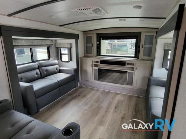 Used 2024 Forest River RV Wildwood Heritage Glen 378FL image 5