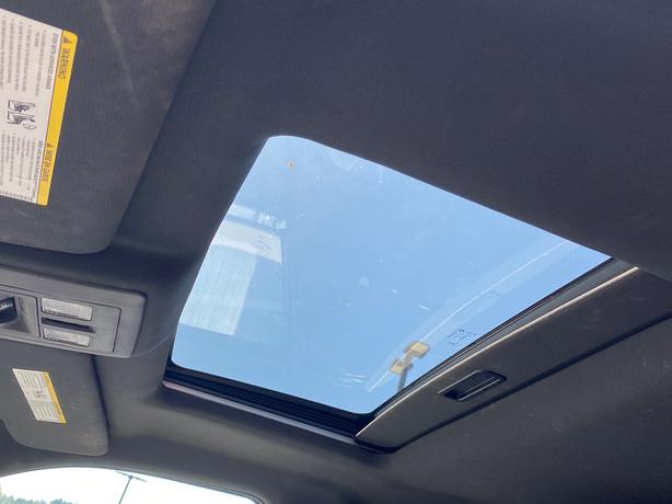 2016 RAM 1500 Rebel Crew Cab 4x4 | Power Sunroof! image 4