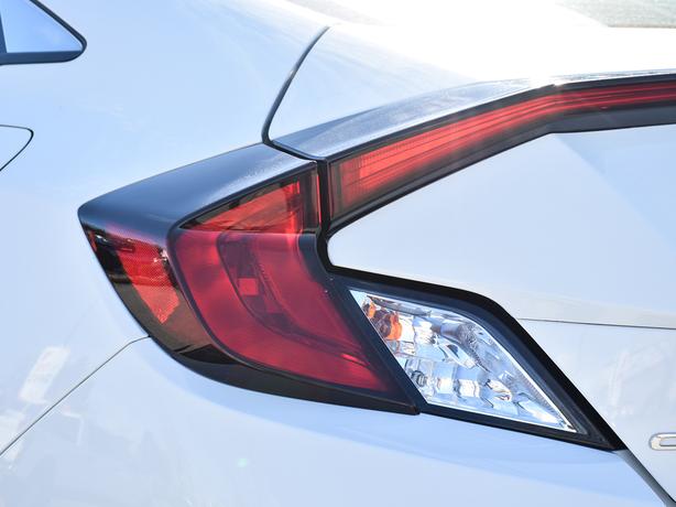 2018 Honda Civic Coupe LX - Manual, Heated Seats, Manager Demo! image 6