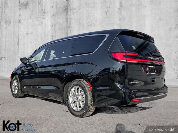2024 Chrysler Pacifica Touring demo image 3