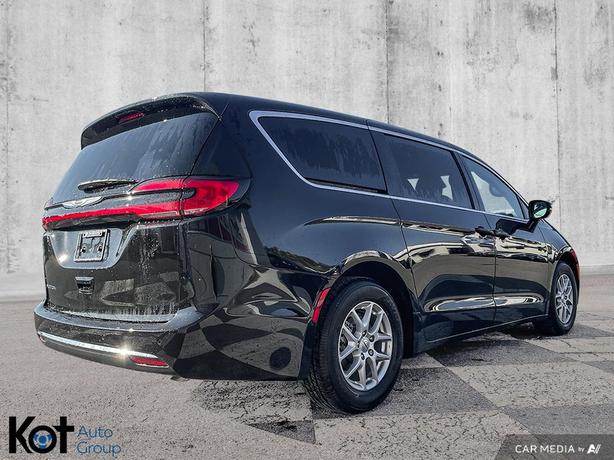 2024 Chrysler Pacifica Touring demo image 5