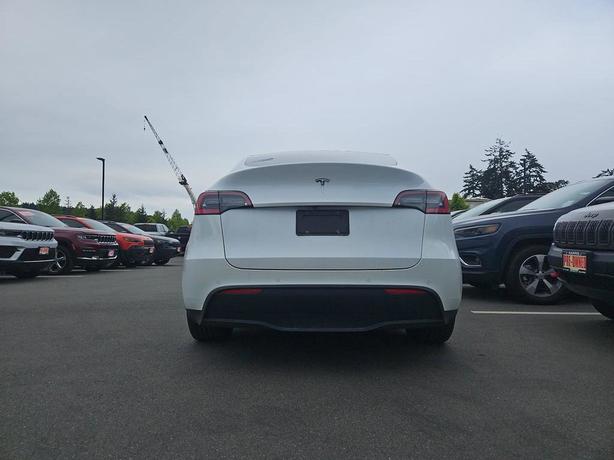2021 Tesla Model Y | No Reported Accidents! image 5