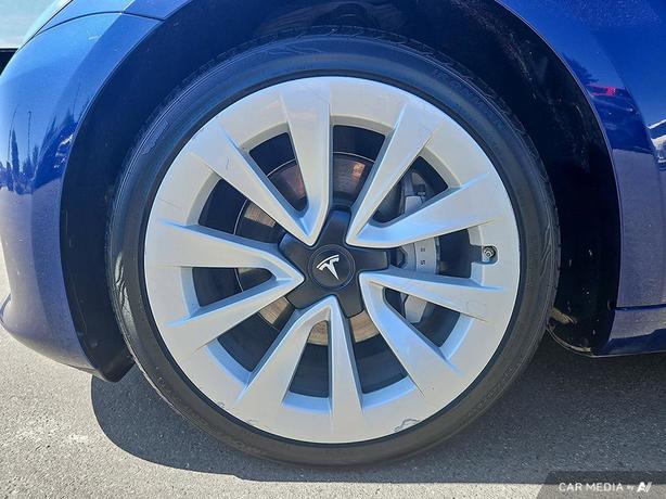 2023 Tesla Model 3 Long Range AWD | Blind Spot Monitor | Panoramic Sunroof! image 6