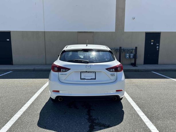 2018 Mazda MAZDA3 image 7