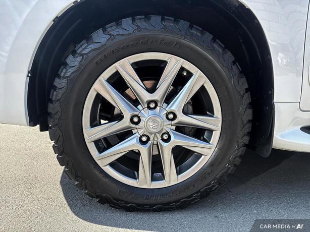 2015 Lexus LX 570 4WD 4DR Sport | Bluetooth Connect | Collision Warning! image 6