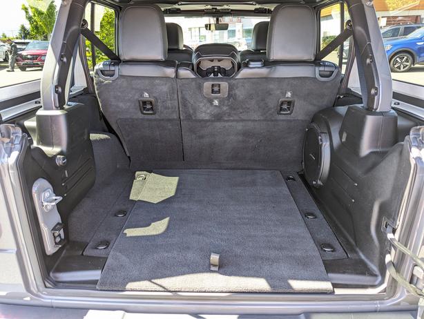 2020 Jeep Wrangler Unlimited Sahara Altitude - NAV, Heated Seats image 8