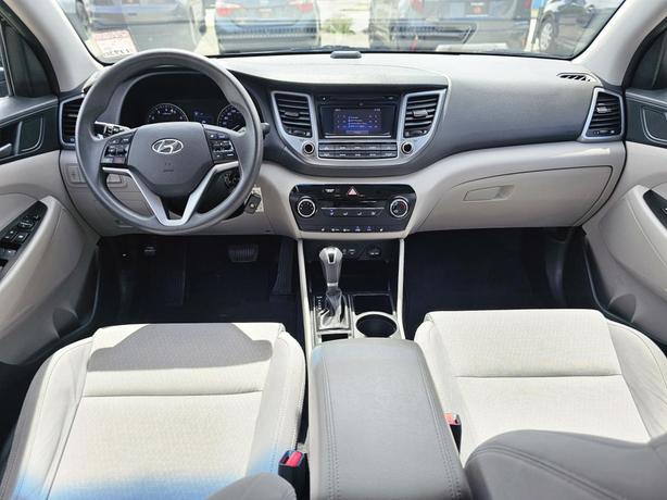 2017 Hyundai Tucson AWD 4dr 2.0L image 6