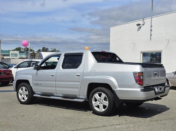 2009 Honda Ridgeline EX-L with Moonroof image 4