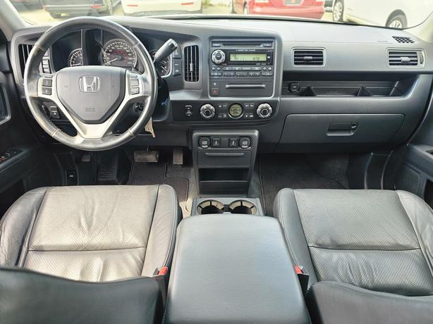 2009 Honda Ridgeline EX-L with Moonroof image 6