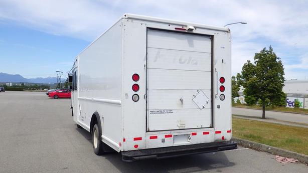 2011 Ford Econoline E-450 Cargo Step Van With Shelving image 8