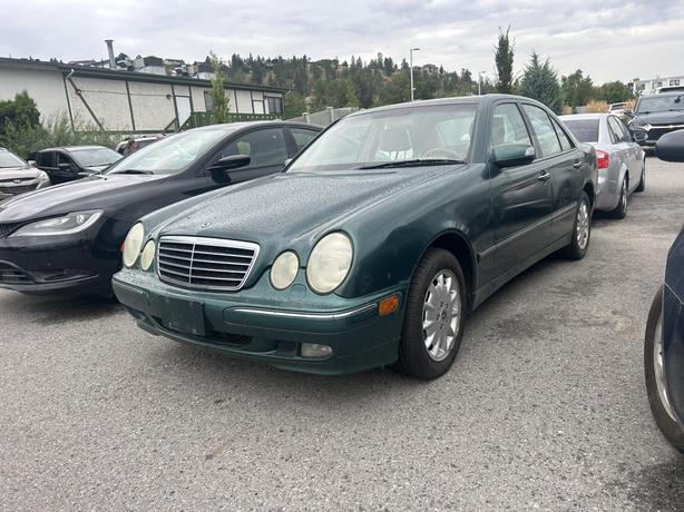 2001 Mercedes-Benz E320 3.2L image 1