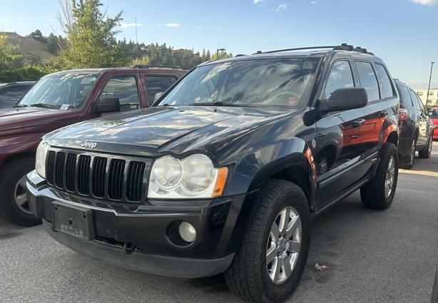 2007 Jeep Grand Cherokee LAREDO image 1