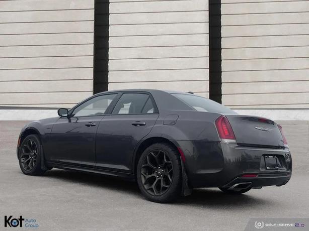 2017 CHRYSLER 300 image 4