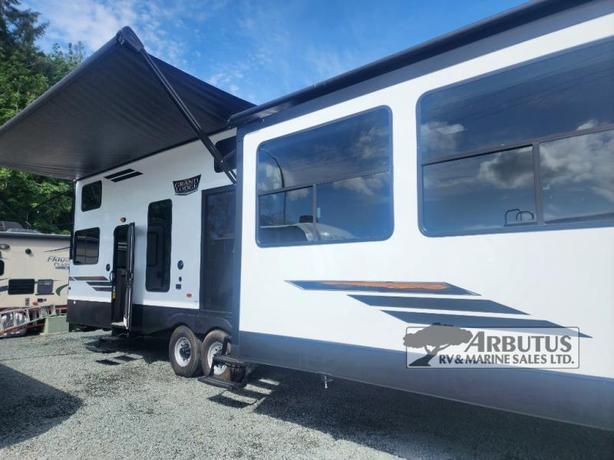Used 2024 Forest River RV Wildwood Grand Lodge 42FLDL image 5