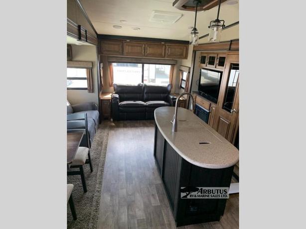 Used 2017 Grand Design Reflection 337RLS image 6