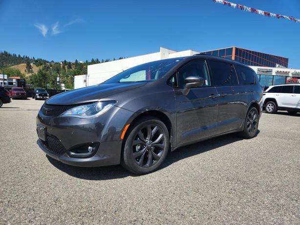 2019 Chrysler Pacifica TOURING-L image 1