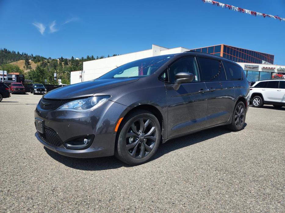 2019 Chrysler Pacifica TOURING-L display photo