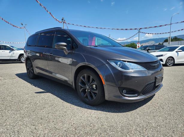 2019 Chrysler Pacifica TOURING-L image 2