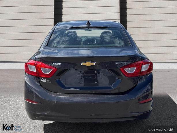 2017 Chevrolet Cruze Premier HEATED SEATS! BACKUP CAMERA! NO ACCIDENT! image 5