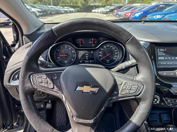 2017 Chevrolet Cruze Premier HEATED SEATS! BACKUP CAMERA! NO ACCIDENT! image 6