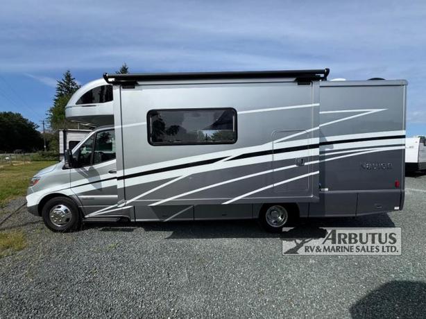 Used 2022 Winnebago Navion 24J image 4