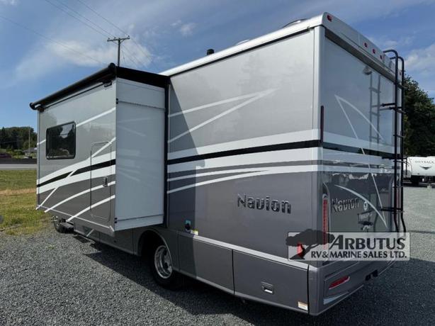 Used 2022 Winnebago Navion 24J image 5