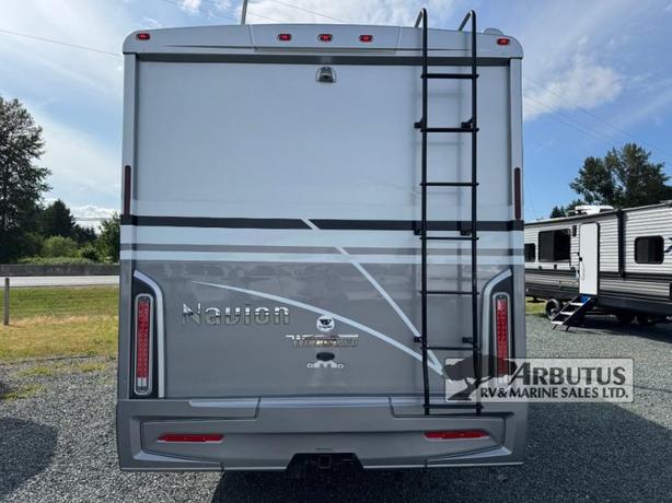 Used 2022 Winnebago Navion 24J image 6