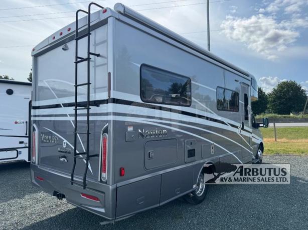 Used 2022 Winnebago Navion 24J image 7