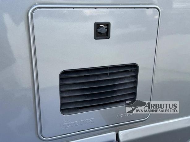 Used 2022 Winnebago Navion 24J image 8