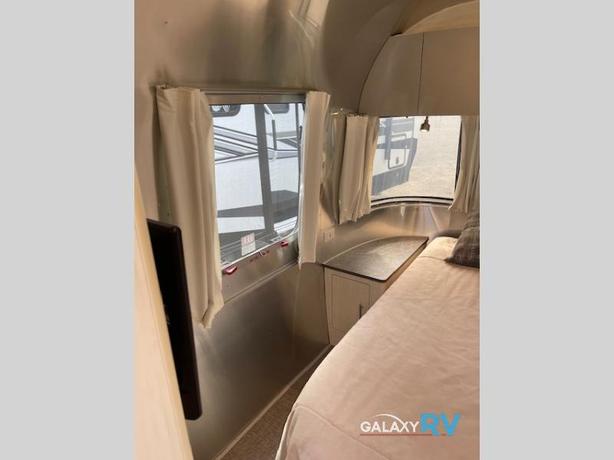 Used 2022 Airstream Flying Cloud 27FB image 5