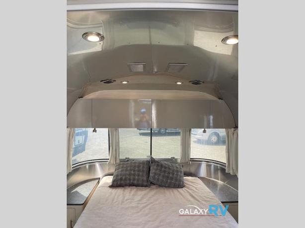Used 2022 Airstream Flying Cloud 27FB image 8
