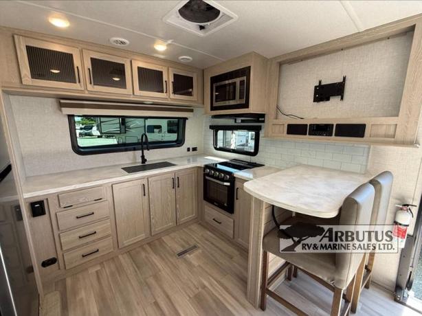 Used 2022 Forest River RV Rockwood Signature Ultra Lite 8263MBR image 3
