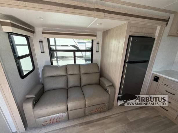 Used 2022 Forest River RV Rockwood Signature Ultra Lite 8263MBR image 5