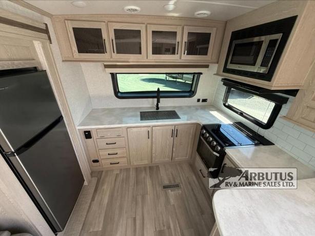 Used 2022 Forest River RV Rockwood Signature Ultra Lite 8263MBR image 6