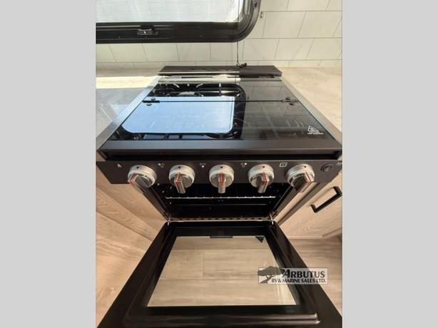 Used 2022 Forest River RV Rockwood Signature Ultra Lite 8263MBR image 7