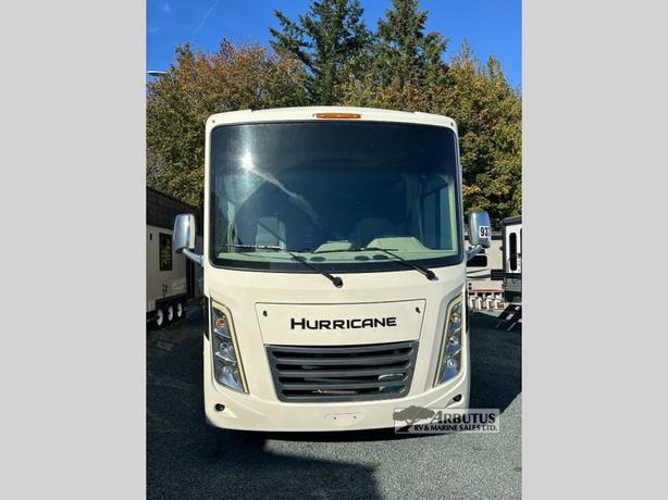 Used 2021 Thor Motor Coach Hurricane 35M image 2