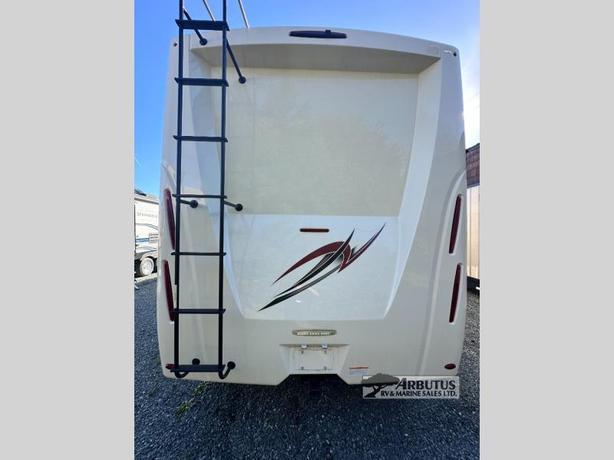 Used 2021 Thor Motor Coach Hurricane 35M image 4