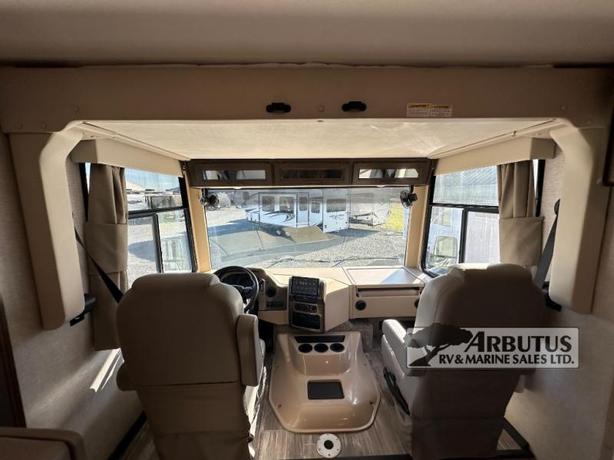 Used 2021 Thor Motor Coach Hurricane 35M image 6